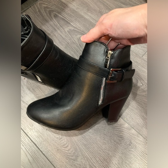 Ardene Block-Heel Booties w Zippers in Black, Size Women’s 7 - Picture 2 of 6
